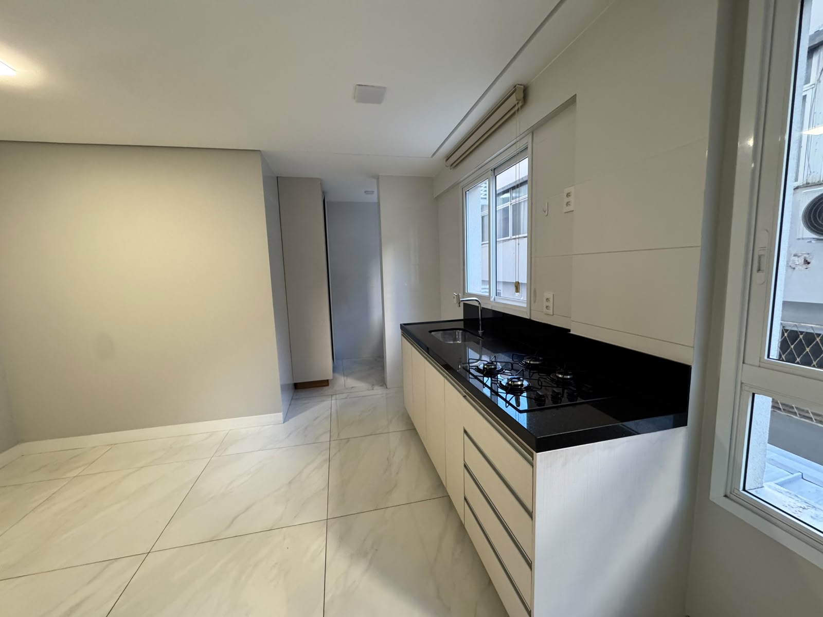 APARTAMENTO PARA LOCAÇÃO NO BAIRRO LOURDES 2 QUARTOS 2 SUITES 2 VAGAS COM LAZER — foto 5