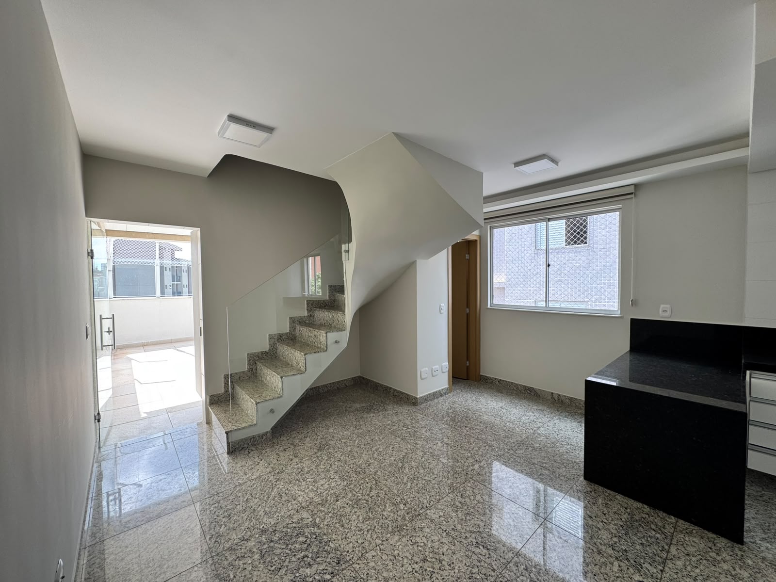COBERTURA TOP HOUSE PARA LOCAÇÃO NO BAIRRO CARMO 2 QUARTOS 2 VAGAS