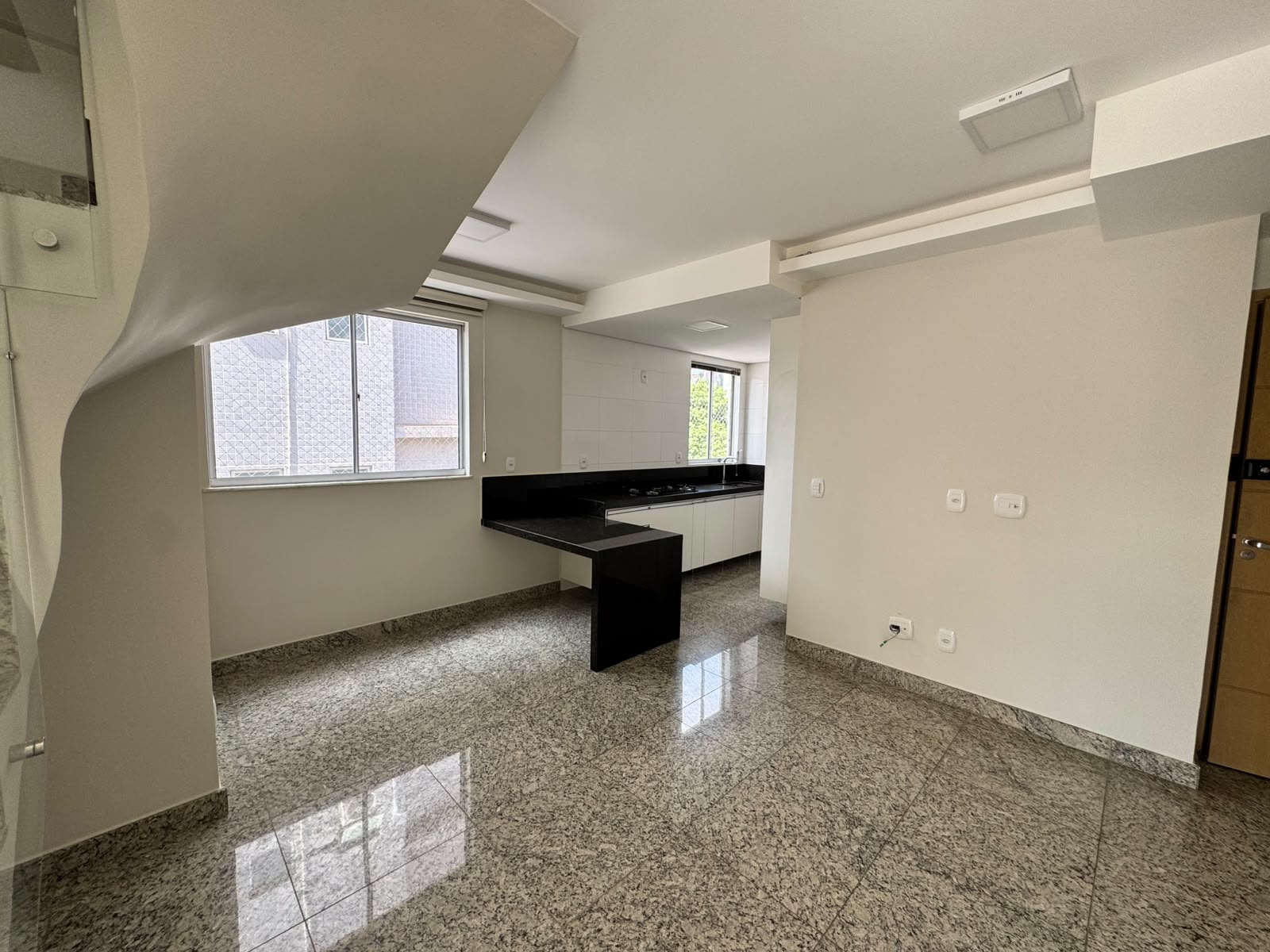 COBERTURA TOP HOUSE PARA LOCAÇÃO NO BAIRRO CARMO 2 QUARTOS 2 VAGAS — foto 3