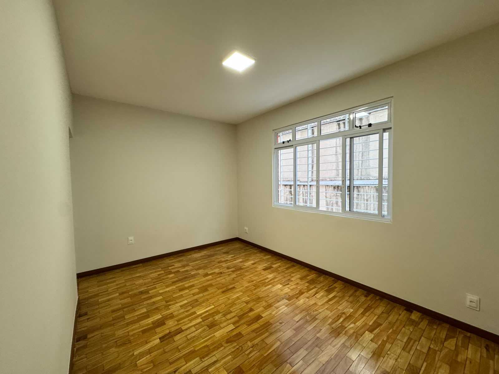 APARTAMENTO EXCLUSIVO PARA LOCAÇÃO NO BAIRRO SÃO PEDRO 3 QUARTOS 1 SUÍTE 1 VAGA — foto 2