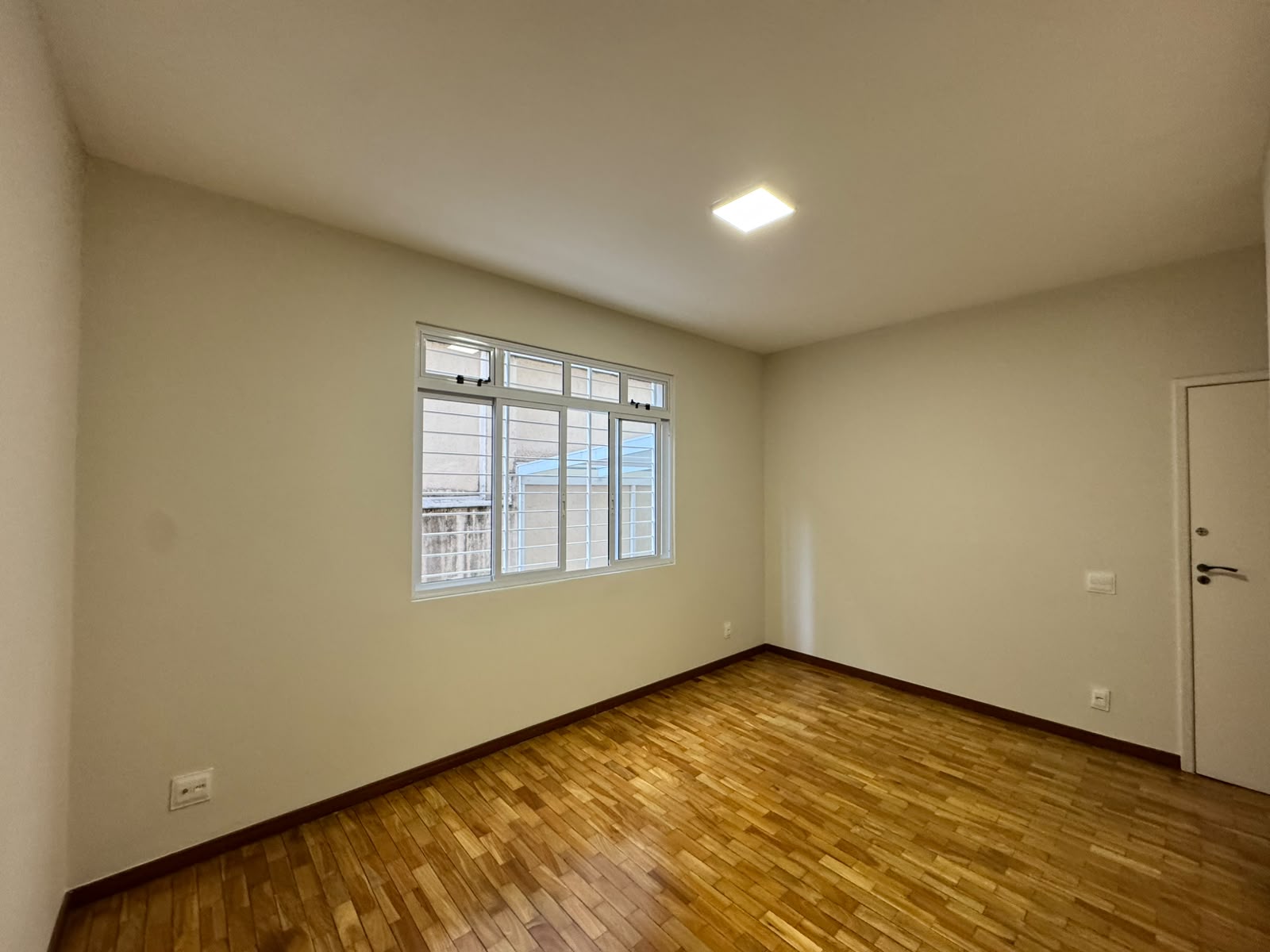 APARTAMENTO EXCLUSIVO PARA LOCAÇÃO NO BAIRRO SÃO PEDRO 3 QUARTOS 1 SUÍTE 1 VAGA — foto 3