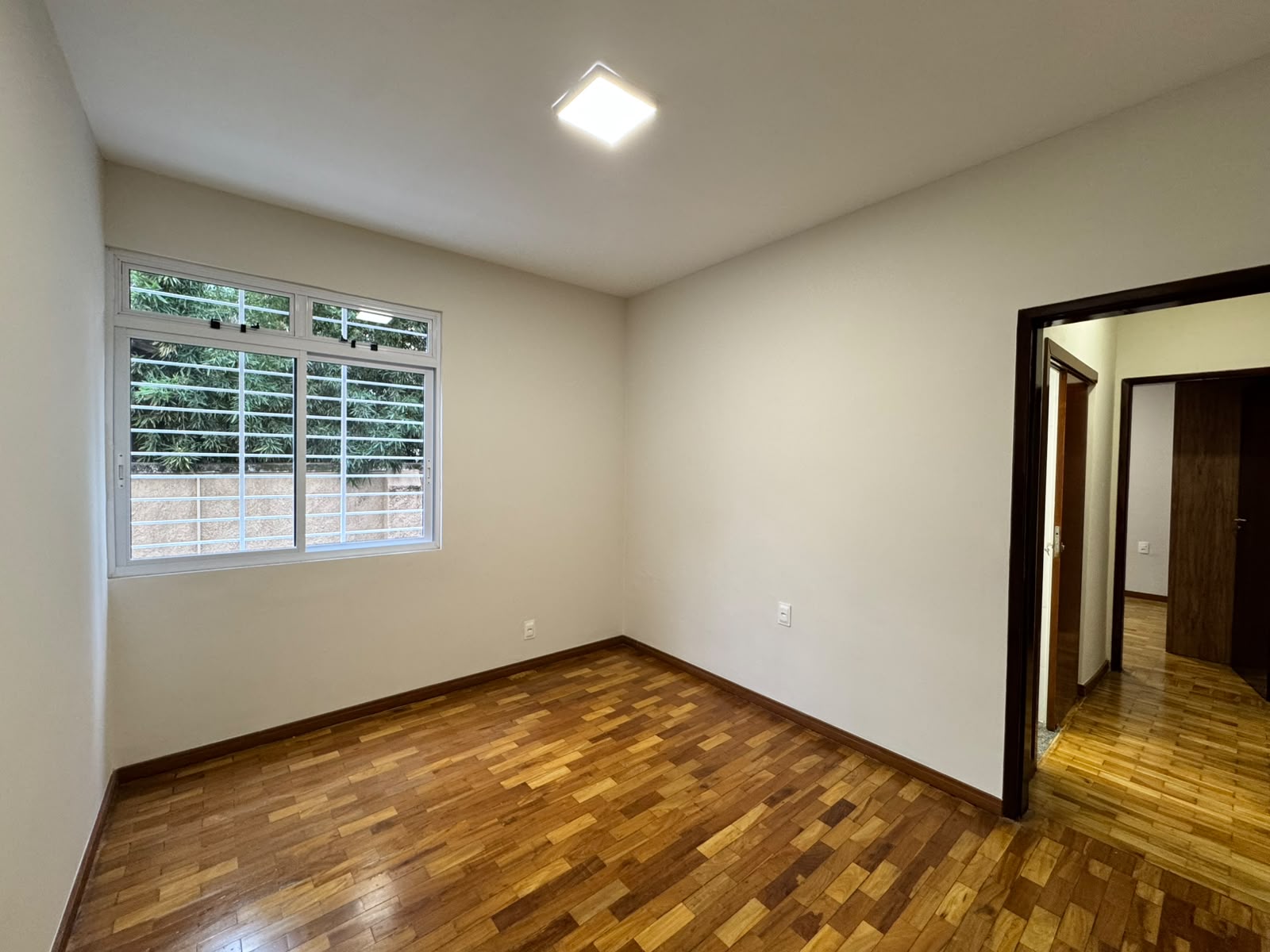 APARTAMENTO EXCLUSIVO PARA LOCAÇÃO NO BAIRRO SÃO PEDRO 3 QUARTOS 1 SUÍTE 1 VAGA — foto 4