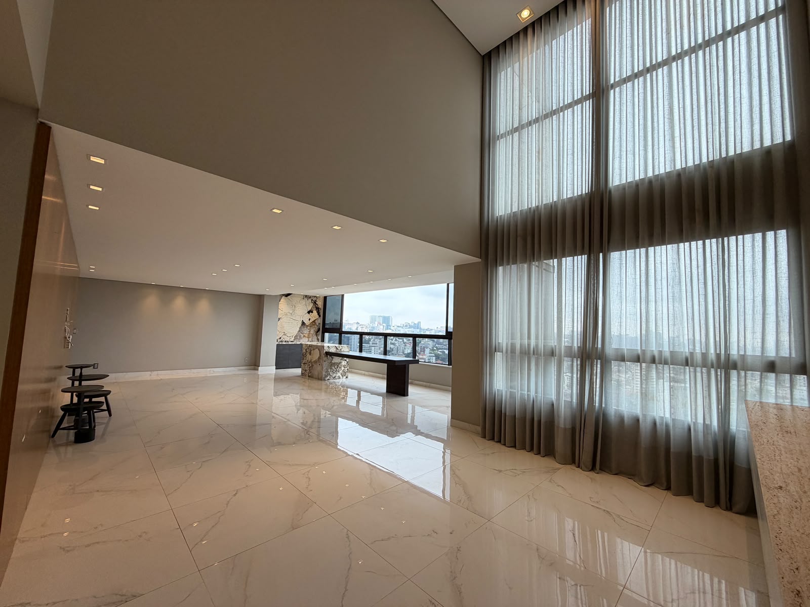 APARTAMENTO A VENDA EXCLUSIVO NO BAIRRO SANTA LUCIA  4 QUARTOS 2 SUITES 2 SEMI 4 VAGAS E LAZER