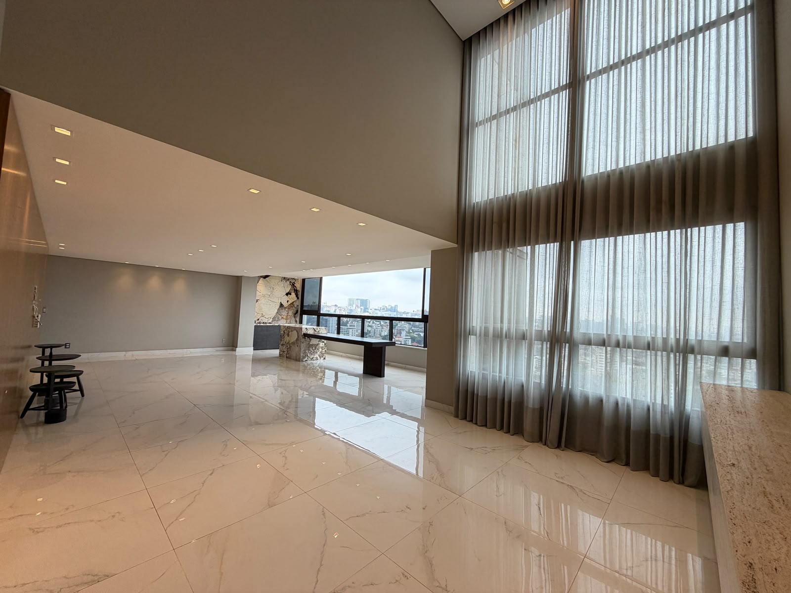 APARTAMENTO A VENDA EXCLUSIVO NO BAIRRO SANTA LUCIA  4 QUARTOS 2 SUITES 2 SEMI 4 VAGAS E LAZER — foto 2
