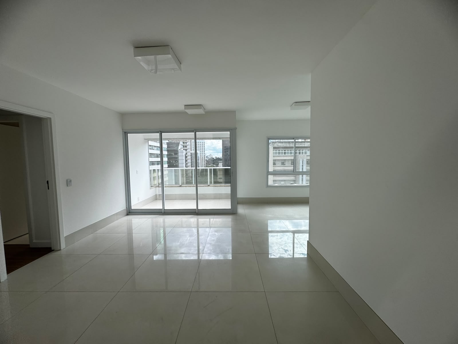 APARTAMENTO PARA LOCAÇÃO NO BAIRRO LOURDES 3 QUARTOS SUITE 2 VAGAS