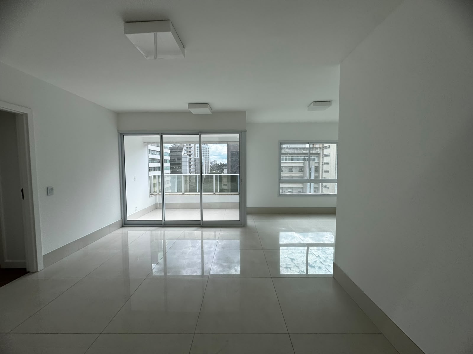 APARTAMENTO PARA LOCAÇÃO NO BAIRRO LOURDES 3 QUARTOS SUITE 2 VAGAS — foto 4