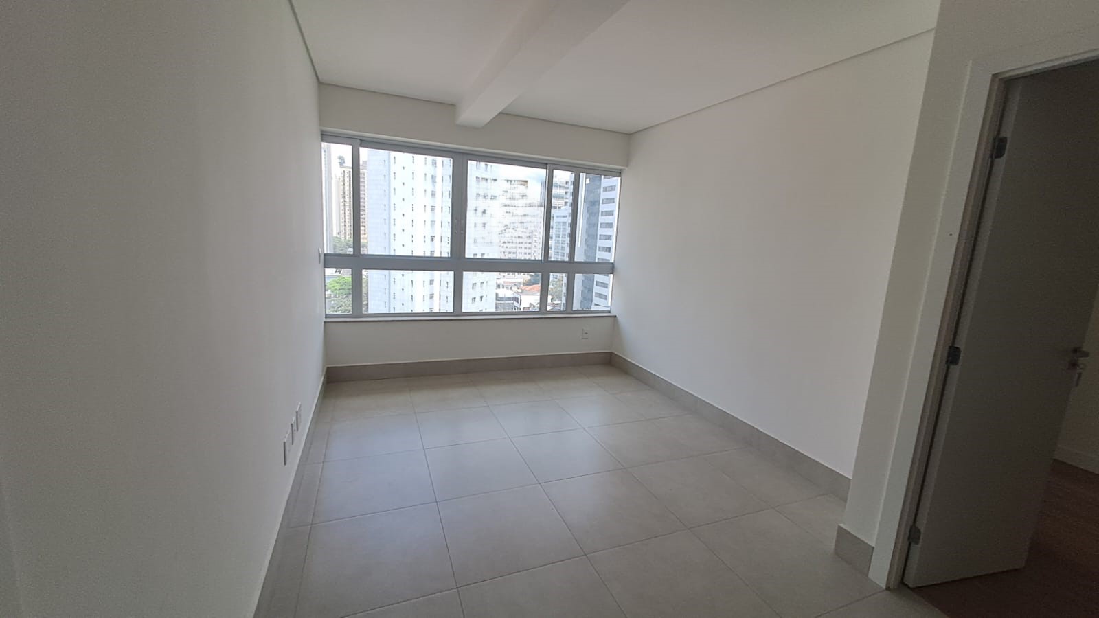 APARTAMENTO PARA LOCAÇÃO NO BAIRRO LOURDES 2 QUARTOS 2 SUÍTES 2 VAGAS COM LAZER — foto 4
