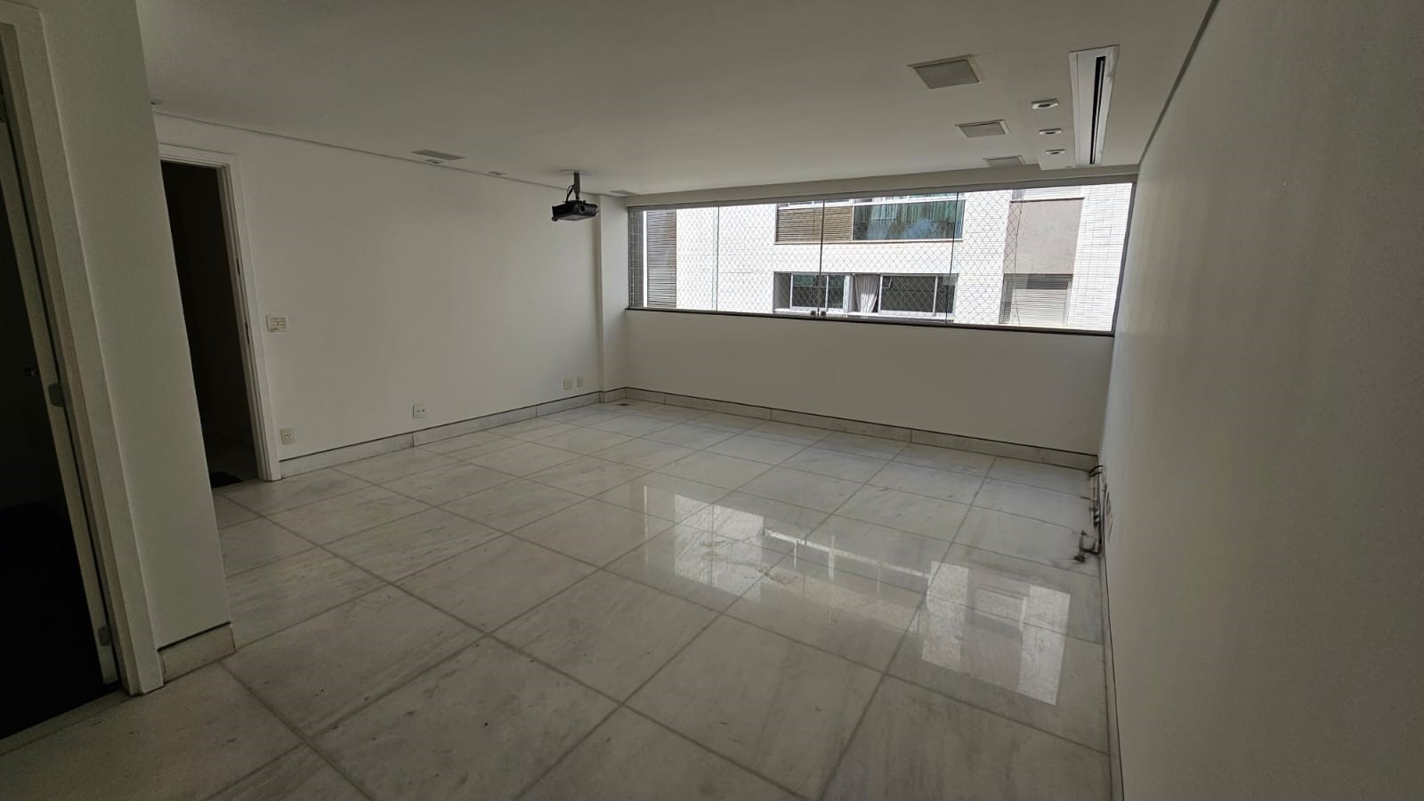 APARTAMENTO PARA LOCAÇÃO NO BAIRRO 3 QUARTOS 1 SUÍTE 2 VAGAS