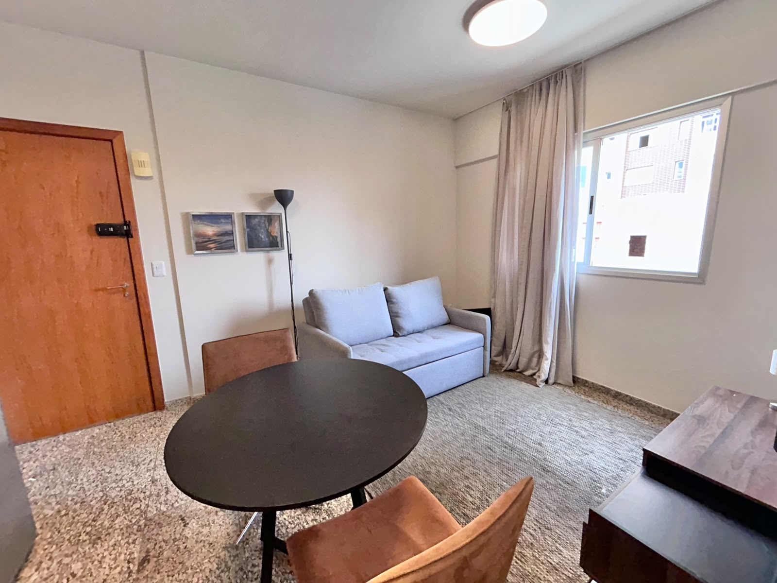 APARTAMENTO MOBILIADO PARA LOCAÇÃO FUNCIONÁRIOS 1 QUARTO 1 SUÍTE 1 VAGA — foto 4